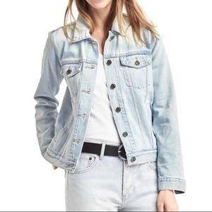 GAP Icon Jacket Beach Light Indigo denim jacket, size Medium, light wash